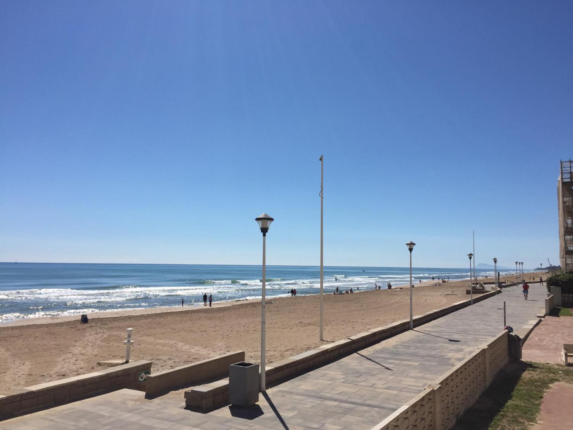 Bright Apartment Steps Away From The Beach Марени-Блау Екстер'єр фото
